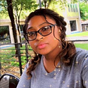 Meet your Posher, Lia